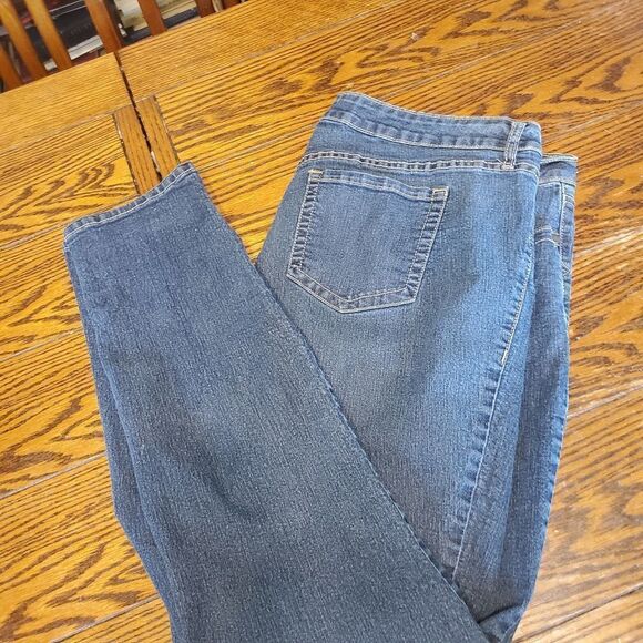 Torrid vintage medium wash skinny jeans sz20R - Picture 3 of 6